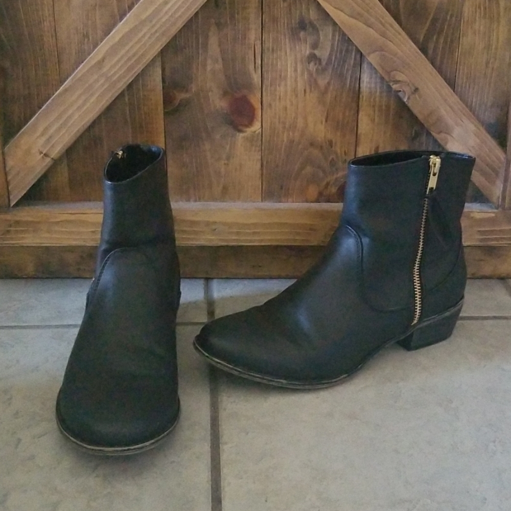 Ankle Boots - Picture 1 of 8